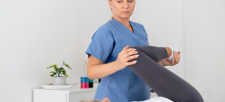 Patient undergoing knee pain physiotherapy at a local clinic.